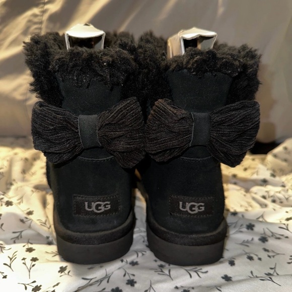 Black UGG boots - Picture 2 of 6
